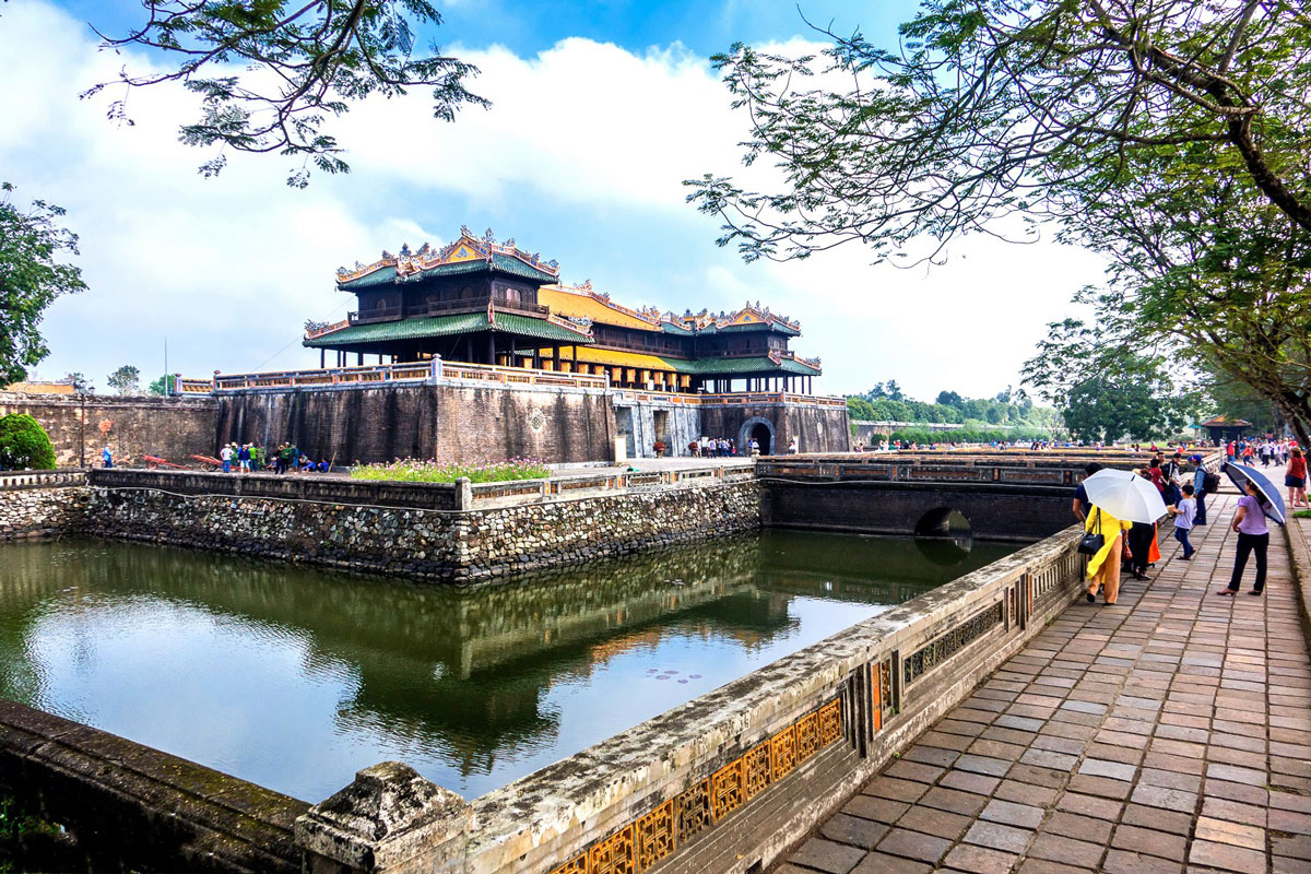 Hue, ville de la beauté romantique - Sites incontournables au